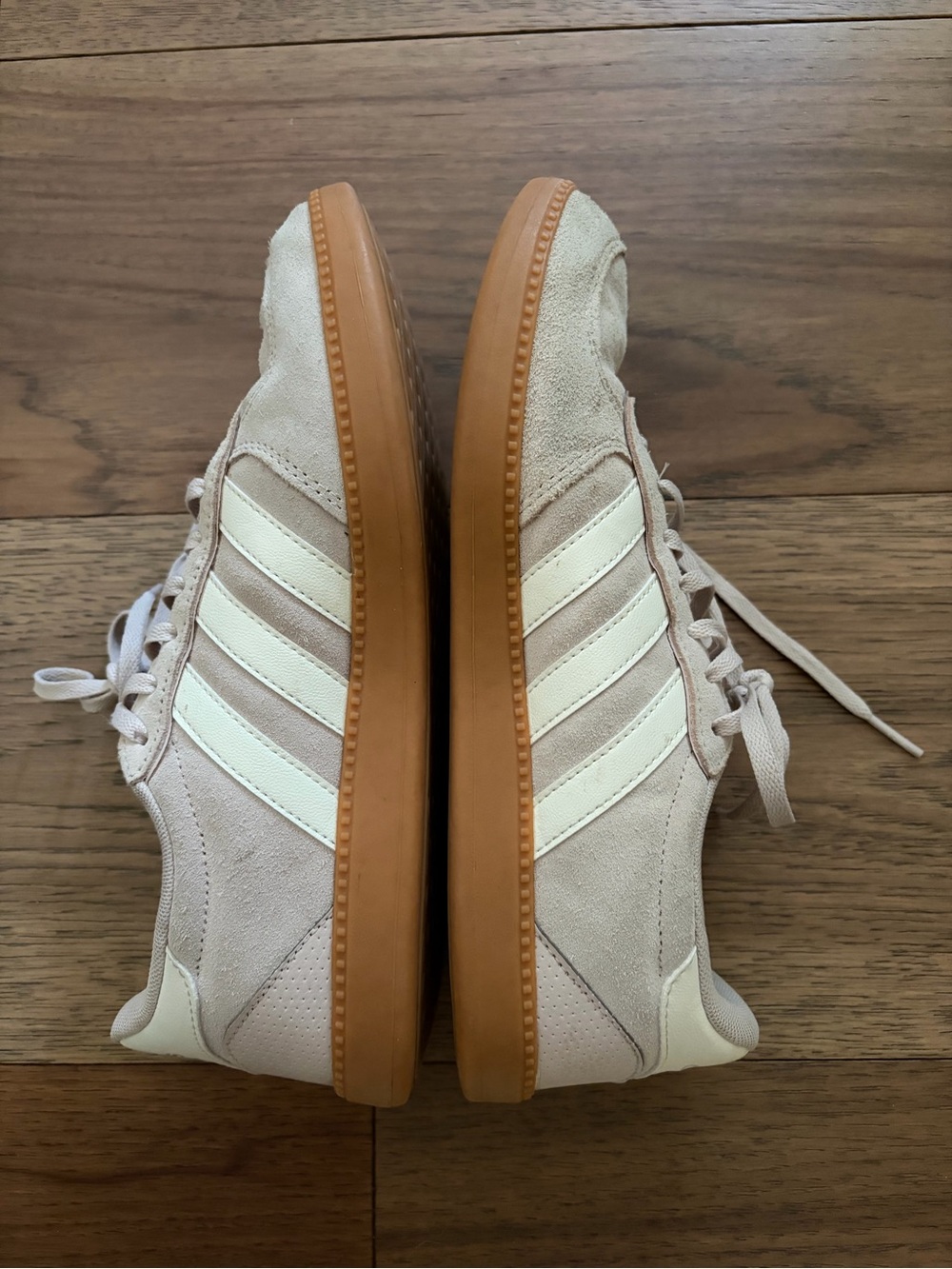 Classic women’s adidas Suede Sneakers in Beige/pink with Gum Sole